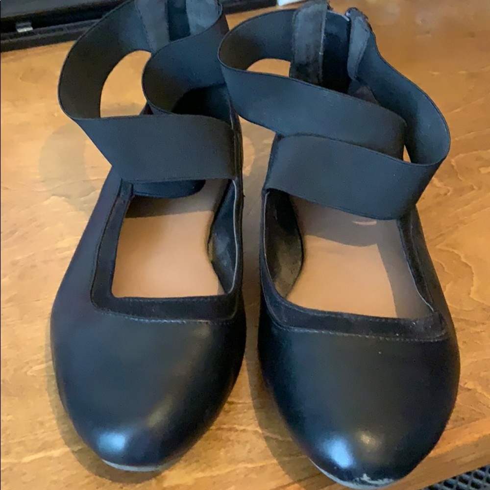 Used dress shoes———— R